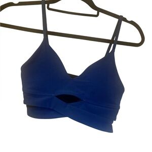 NWT Lululemon V-neck crossover underband bra SYMPHONY BLUE Size: 6